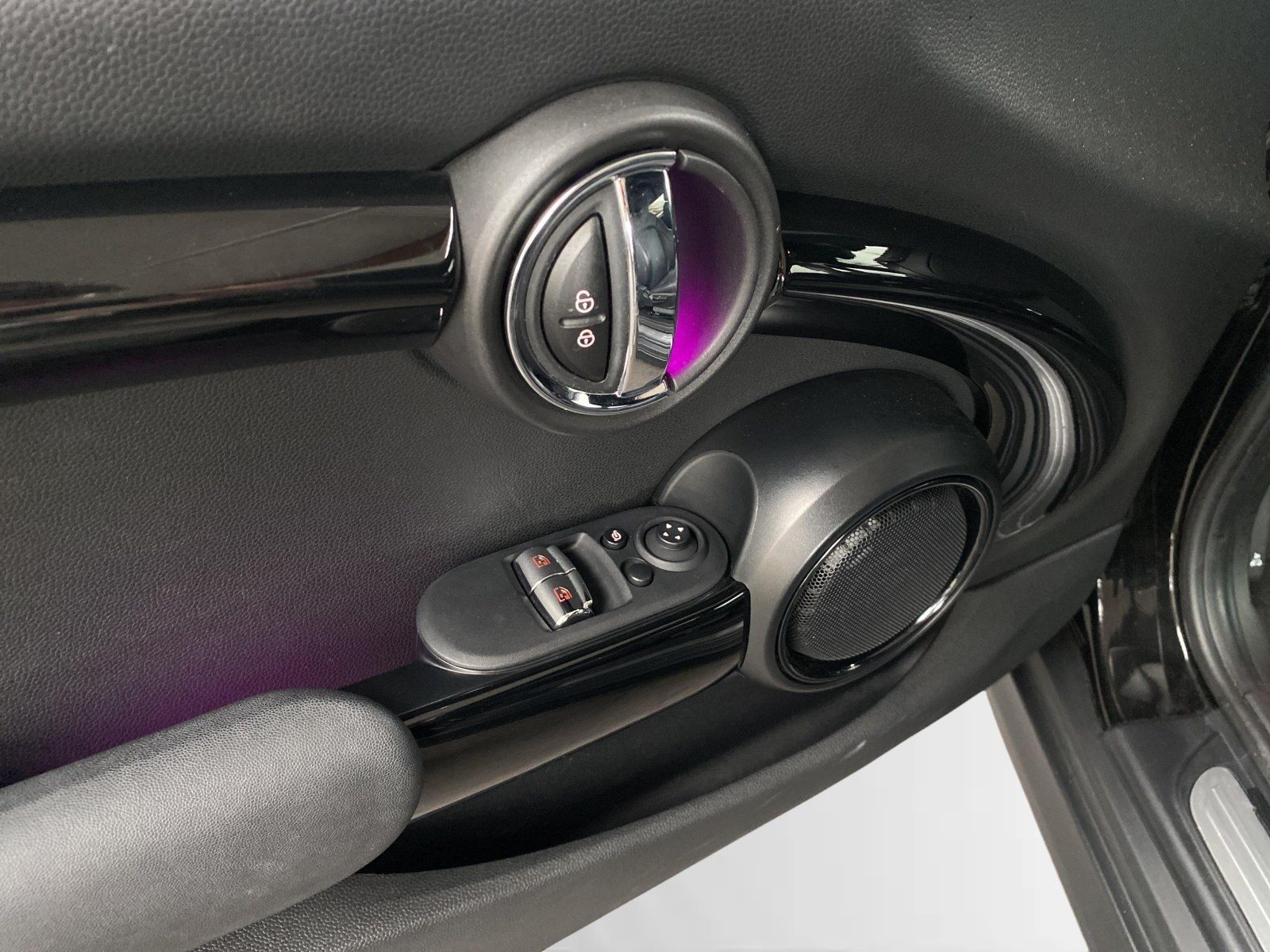MINI Cooper - Samsaru's Car Outlet