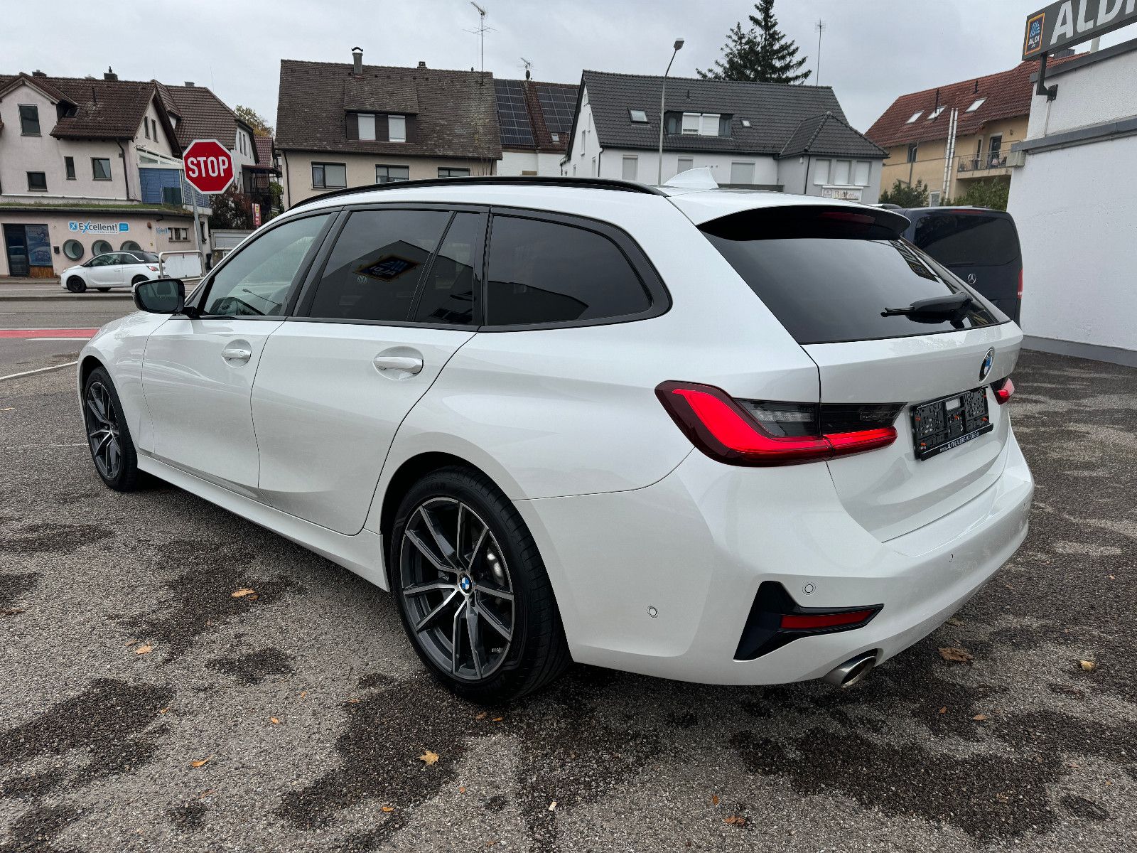 BMW 330 i xDrive Aut. - Samsaru's Car Outlet