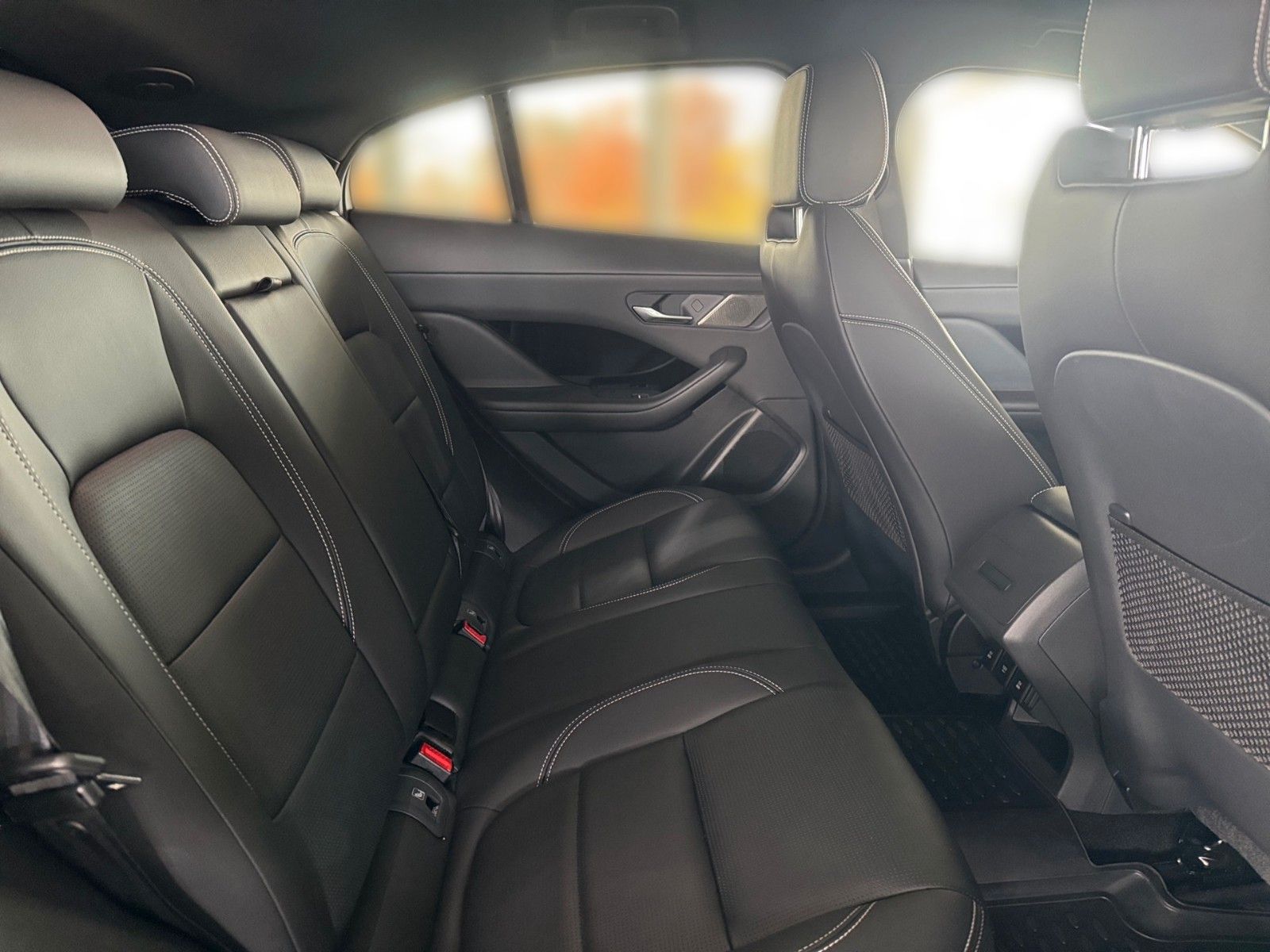 Jaguar I-Pace EV400 SE