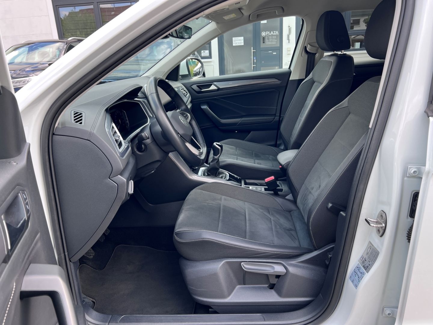 Volkswagen T-Roc 1.0TSI Style - Samsaru's Car Outlet