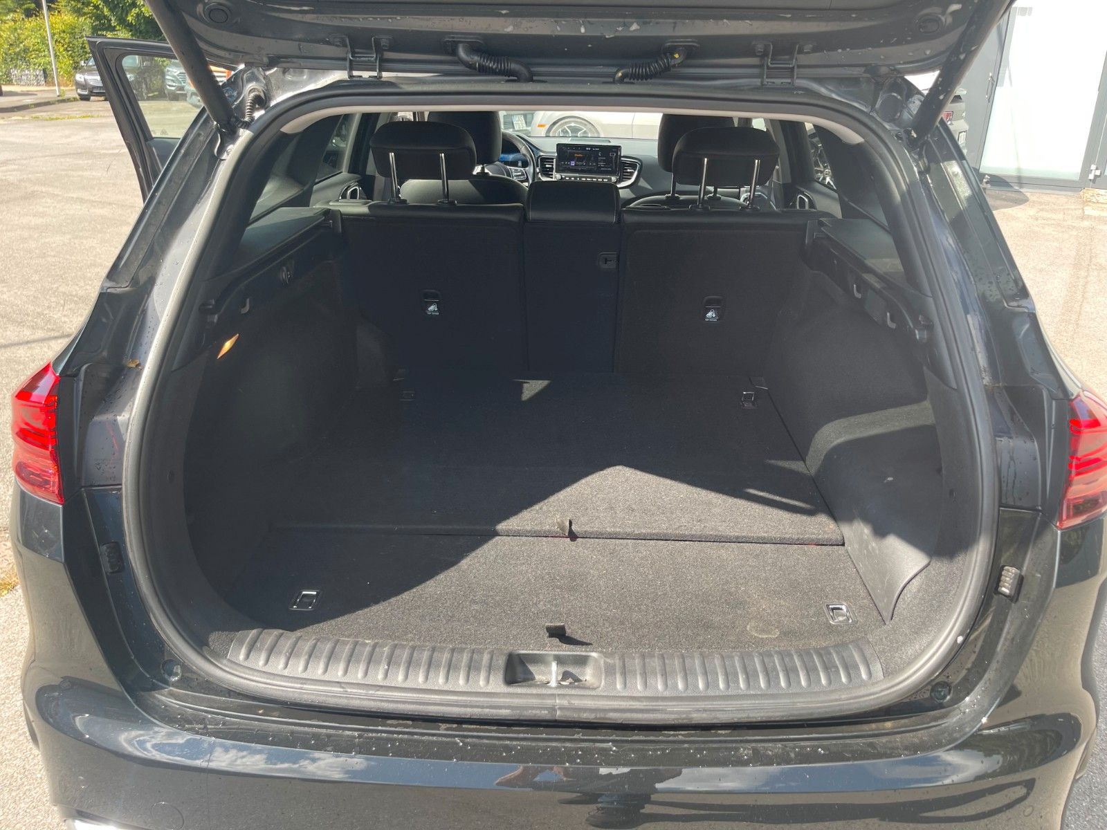 Kia Cee'd SW Platinum Plug-In - Samsaru's Car Outlet