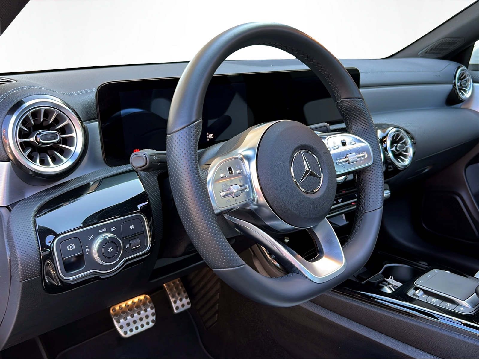 Mercedes-Benz CLA 180 AMG-Line - Samsaru's Car Outlet