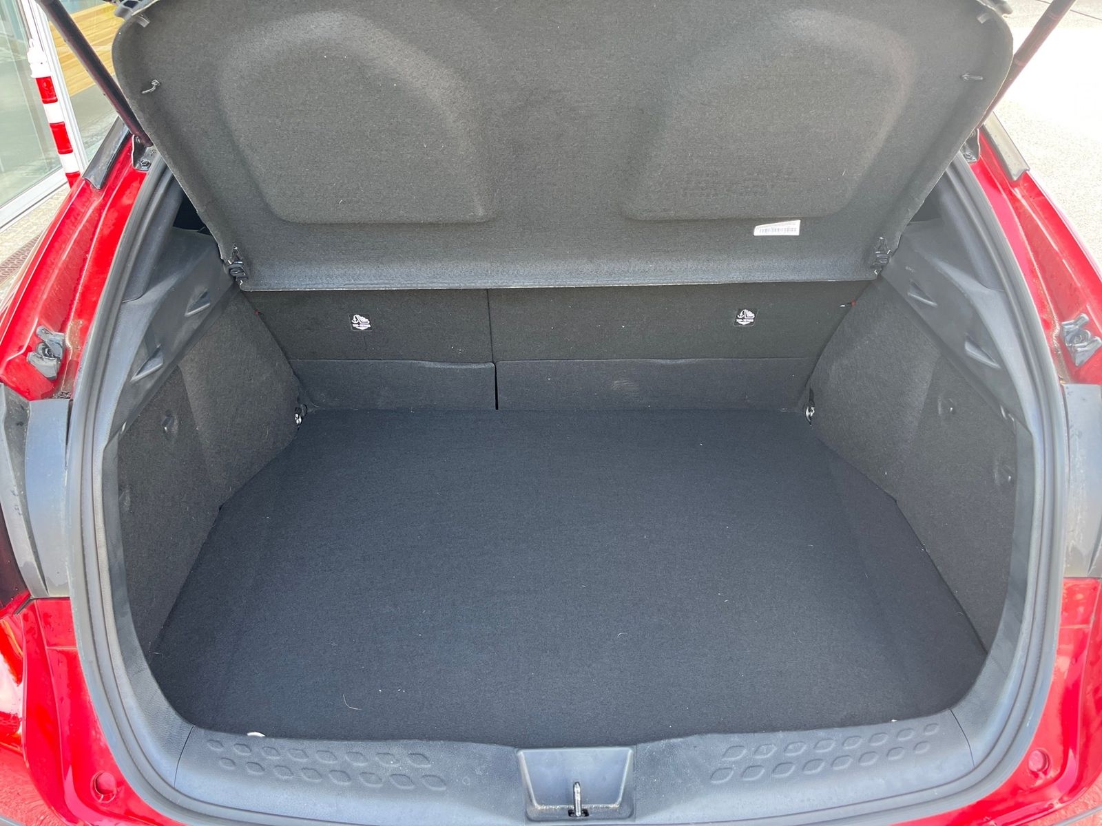 Toyota C-HR 2.0 Hybrid - Samsaru's Car Outlet