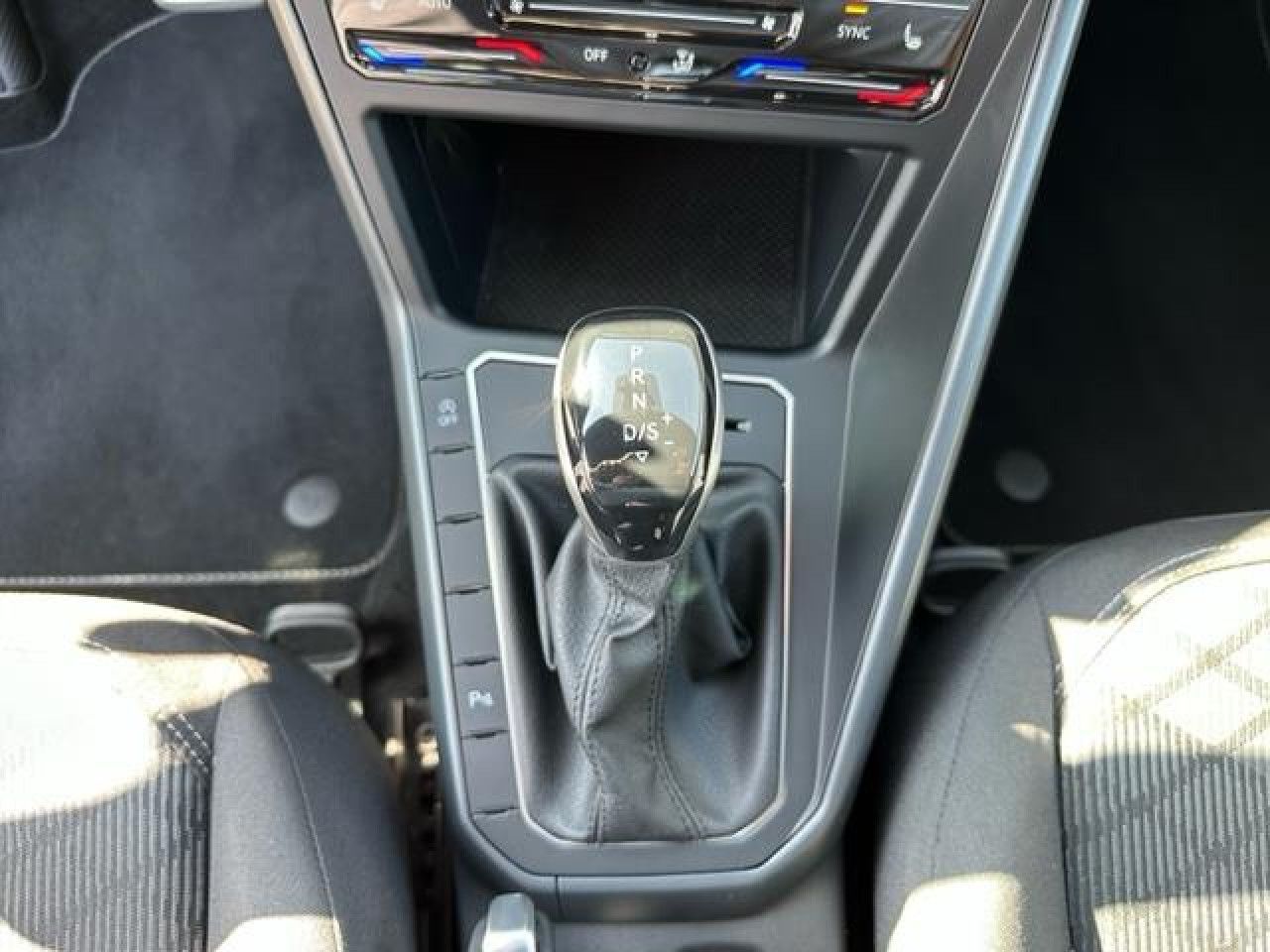 Volkswagen Taigo R-Line 1.0 TSI DSG - Samsaru's Car Outlet