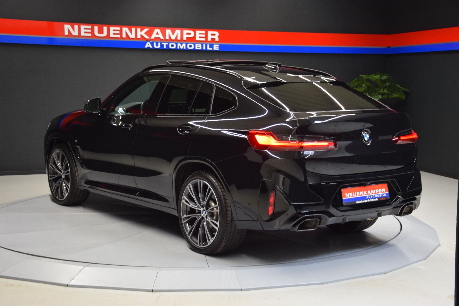 BMW X4 xDrive 30 d M Sport ACC Pano Leder AHK STHZ