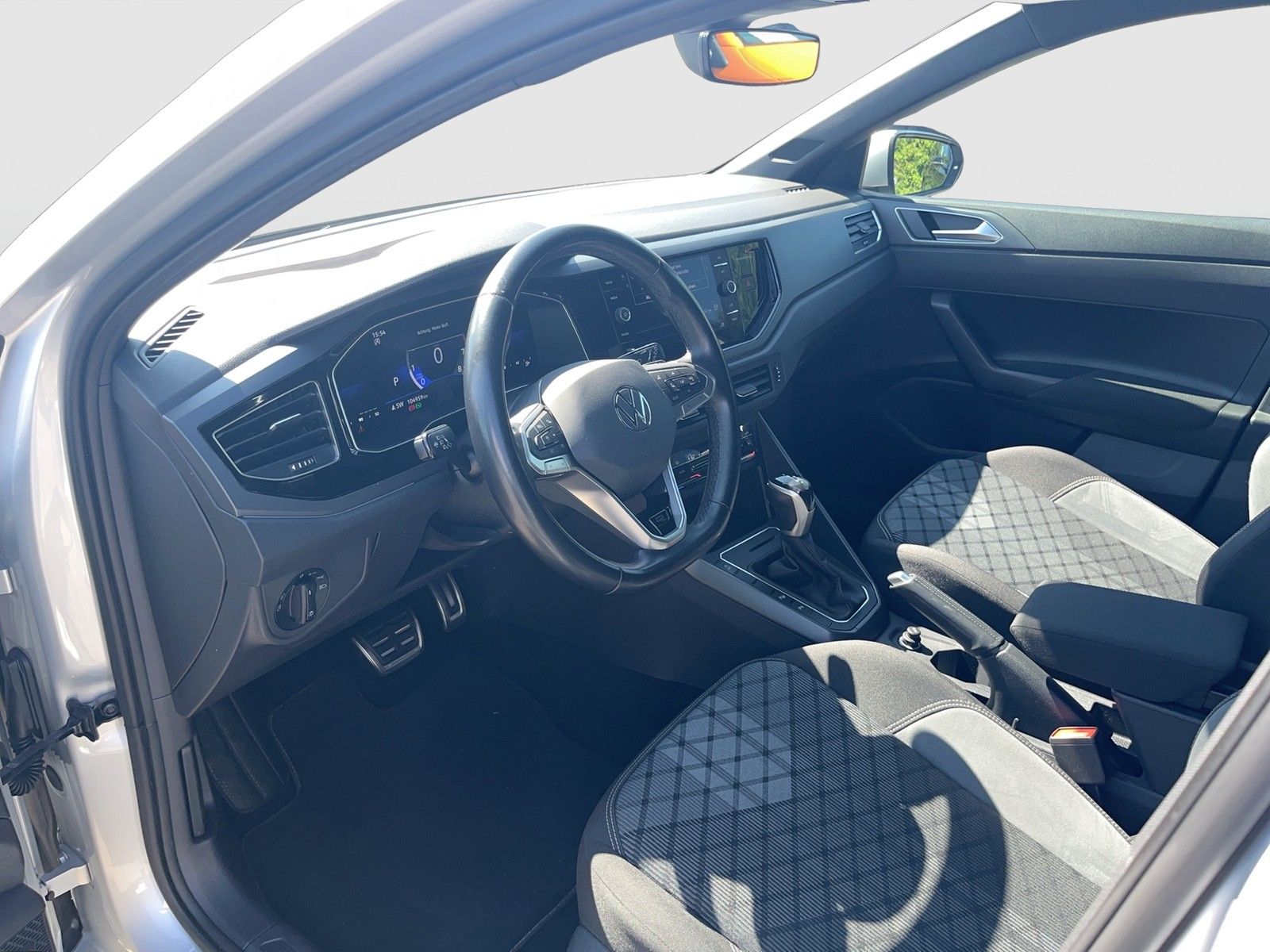 Volkswagen Polo R-Line 1.0 TSI DSG - Samsaru's Car Outlet