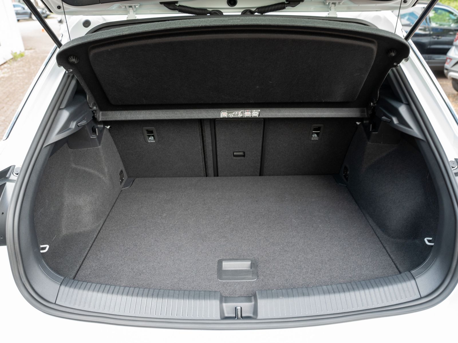 Volkswagen T-ROC Sport 1.5 TSI - Samsaru's Car Outlet