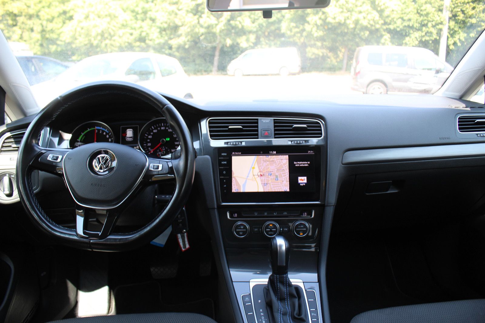Volkswagen Golf VII e-Golf - Samsaru's Car Outlet