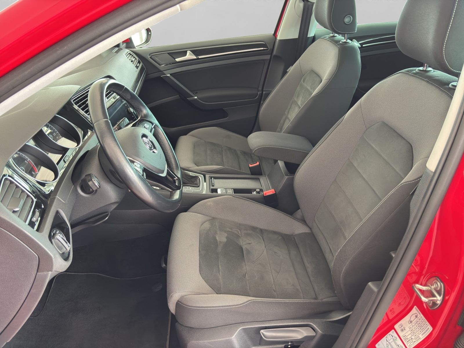 Volkswagen Golf VII Variant 2.0 TDI Highline - Samsaru's Car Outlet