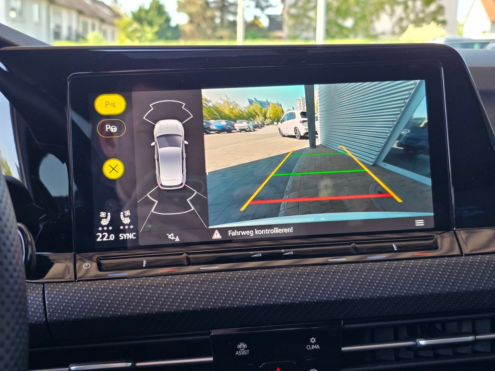 Volkswagen Golf VIII R 2.0 TSI DSG - Samsaru's Car Outlet