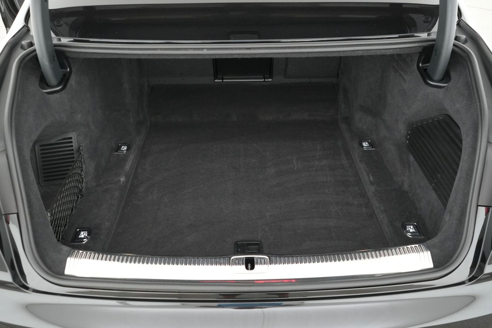Audi A8 50 TDI qu. - Samsaru's Car Outlet