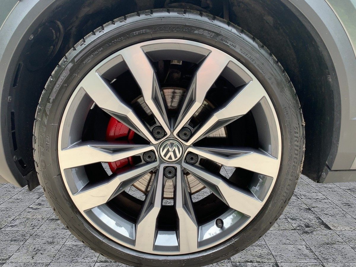 Volkswagen T-Roc 2.0 TSI 4M DSG R-LINE - Samsaru's Car Outlet