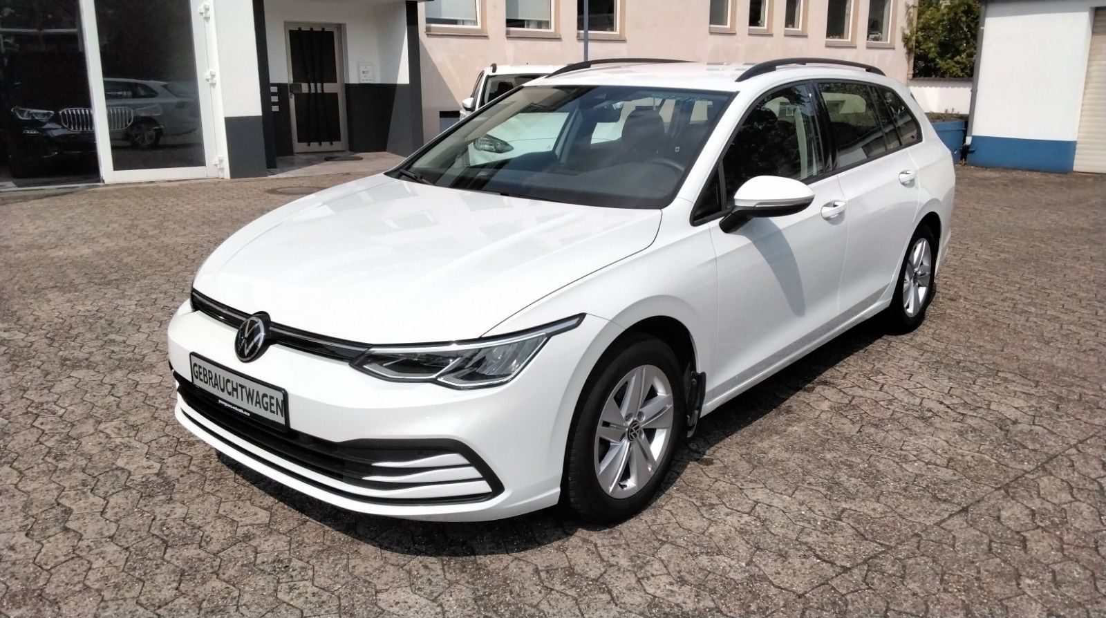 Volkswagen Golf VIII Variant 1.5 TSi - Samsaru's Car Outlet