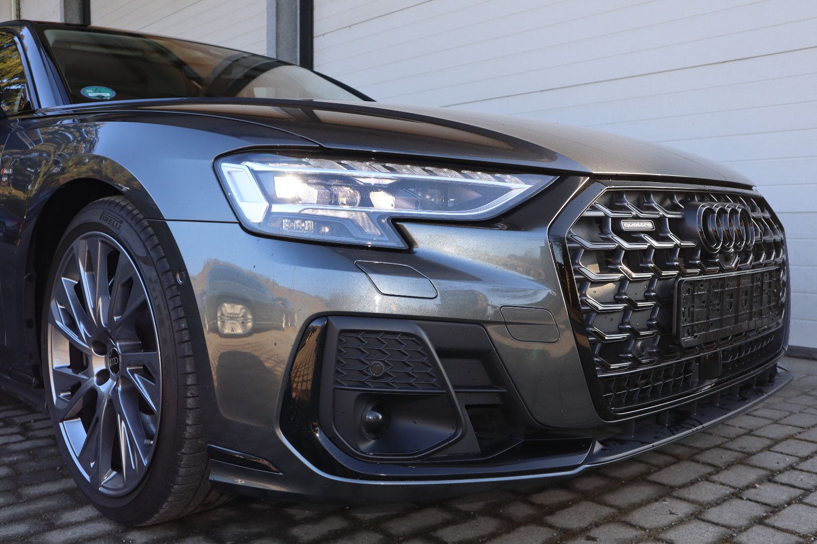 Audi A8L 60 TFSIe lang exclusive - Samsaru's Car Outlet