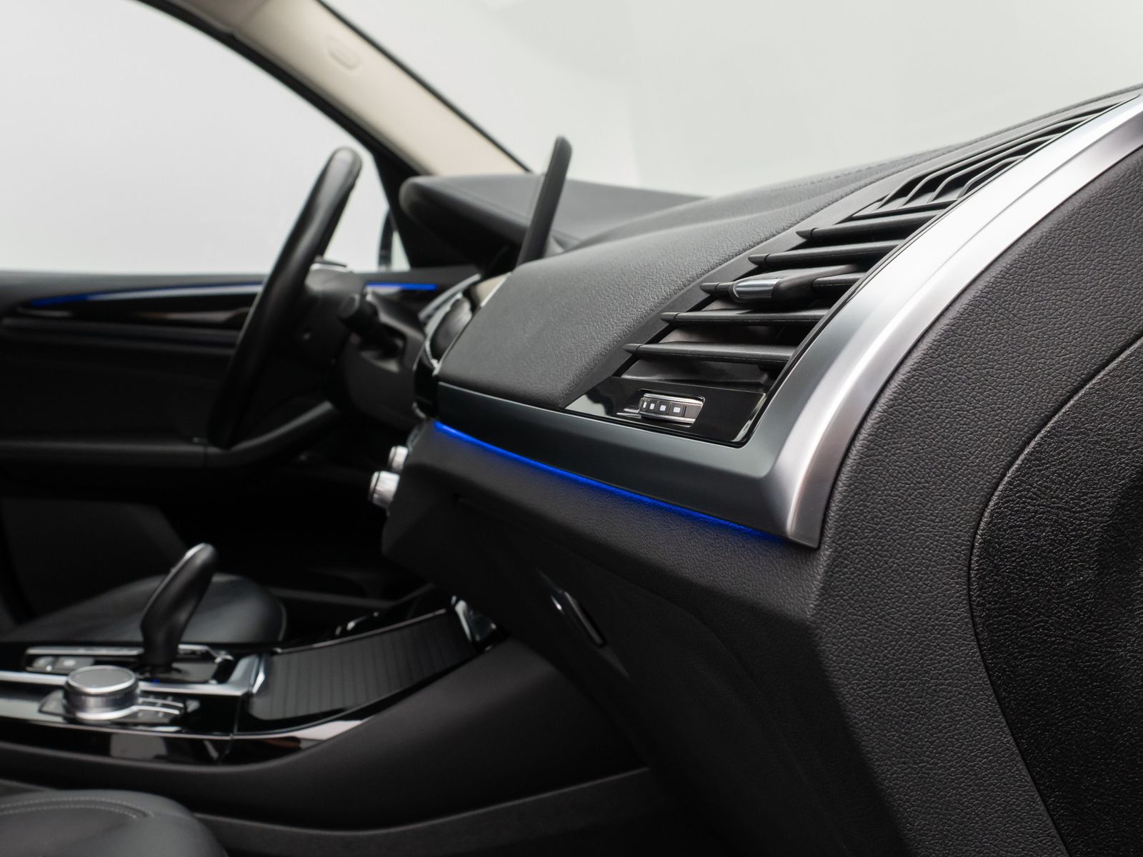 BMW X3 xD30d LuxuryLine - Samsaru's Car Outlet
