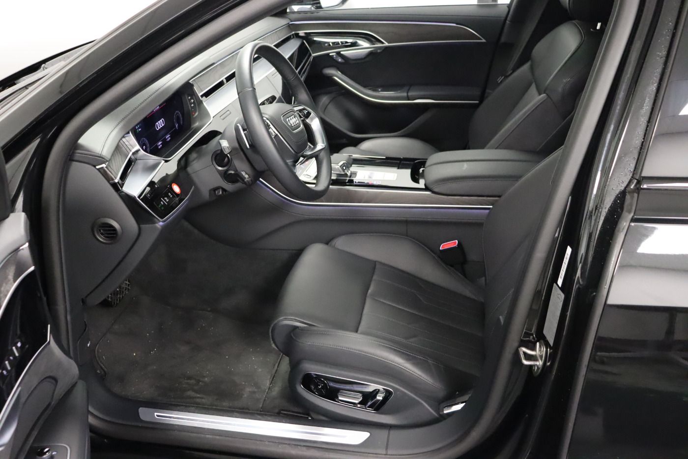 Audi A8 lang 60 TFSI e quattro S line - Samsaru's Car Outlet