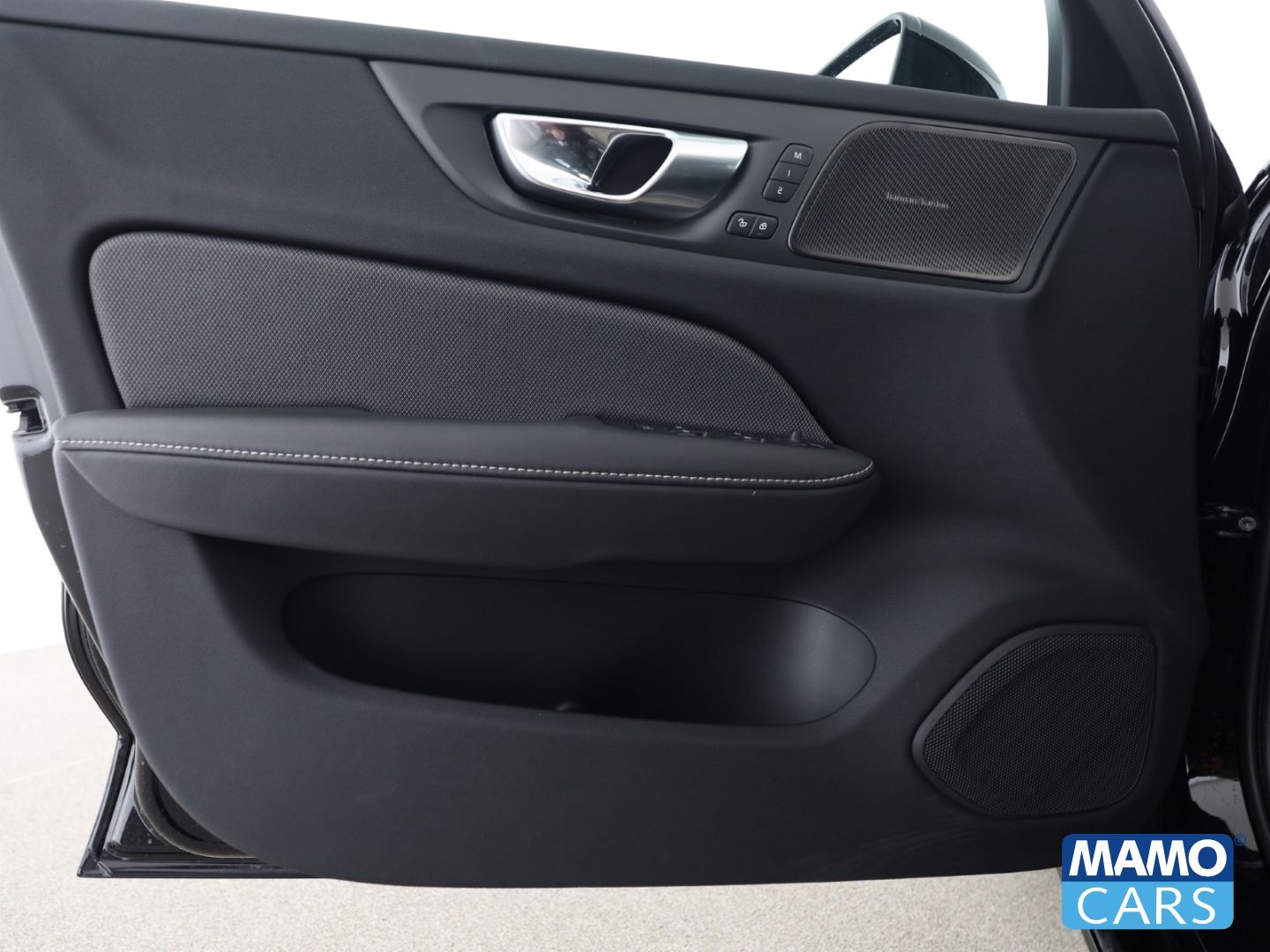 Volvo V60 T6 Recharge AWD Ultra Dark Plug-In Hybrid