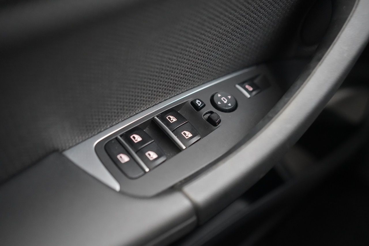 BMW X3 xDrive 20 i Advantage *LIVECOCKPIT*NAVI*