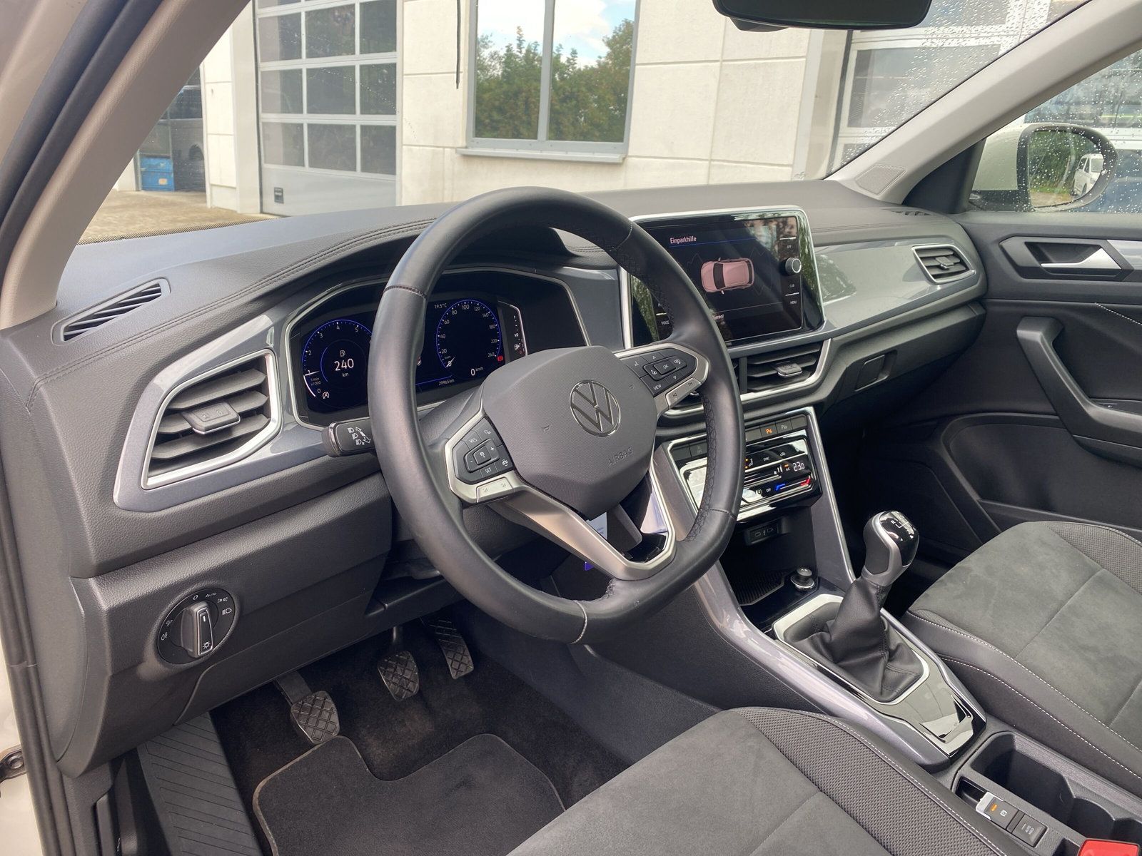 Volkswagen T-Roc 1.0 TSI Style - Samsaru's Car Outlet