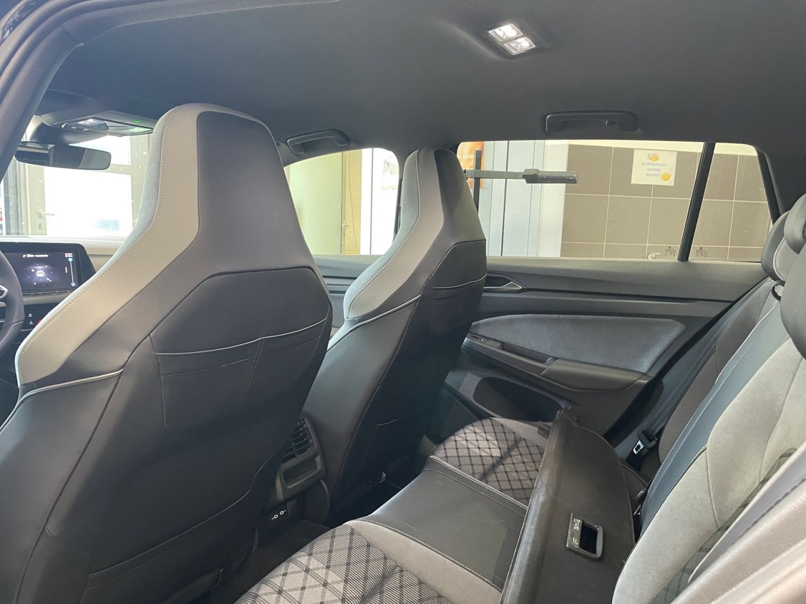 Volkswagen Golf Variant R-Line eTSI - Samsaru's Car Outlet