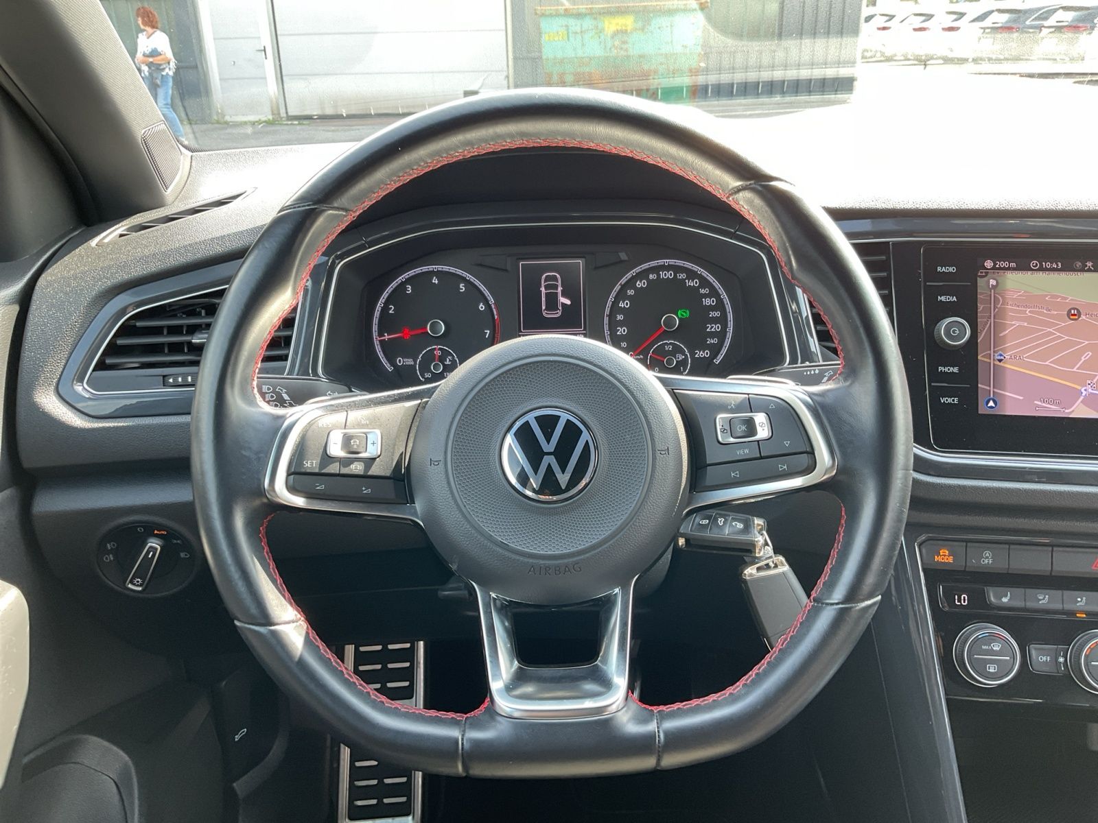 Volkswagen T-Roc 1.5 TSI DSG Sport R-Line - Samsaru's Car Outlet