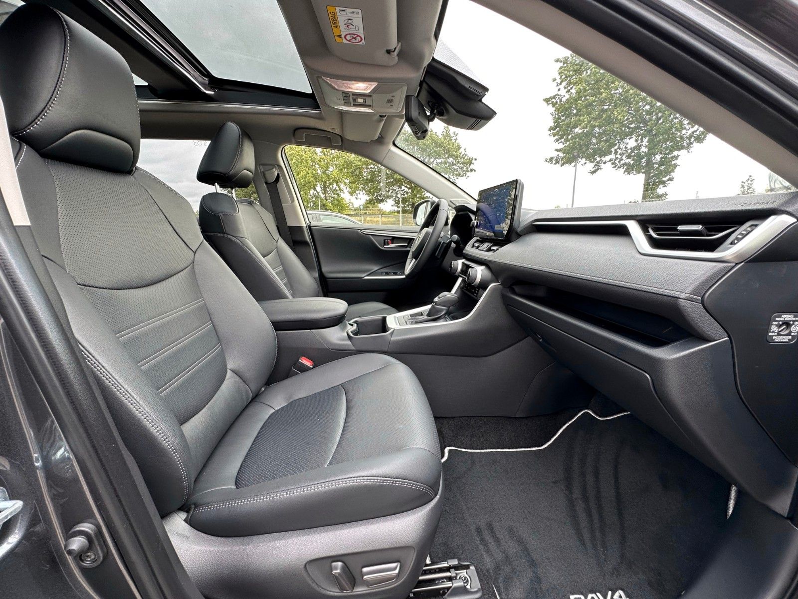 Toyota RAV 4 HYBRID PANORAMA LEDER NAVI DAB JBL 360°...