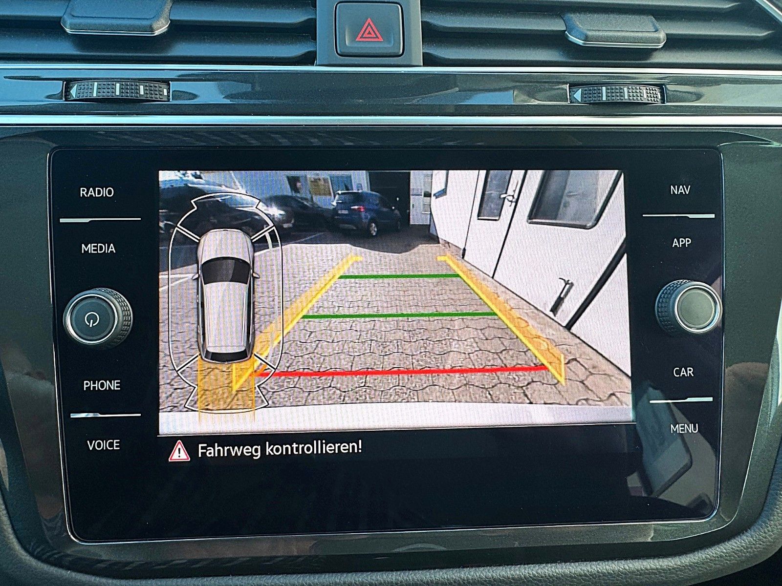 Volkswagen Tiguan Elegance 2.0 TDI Automatik - Samsaru's Car Outlet