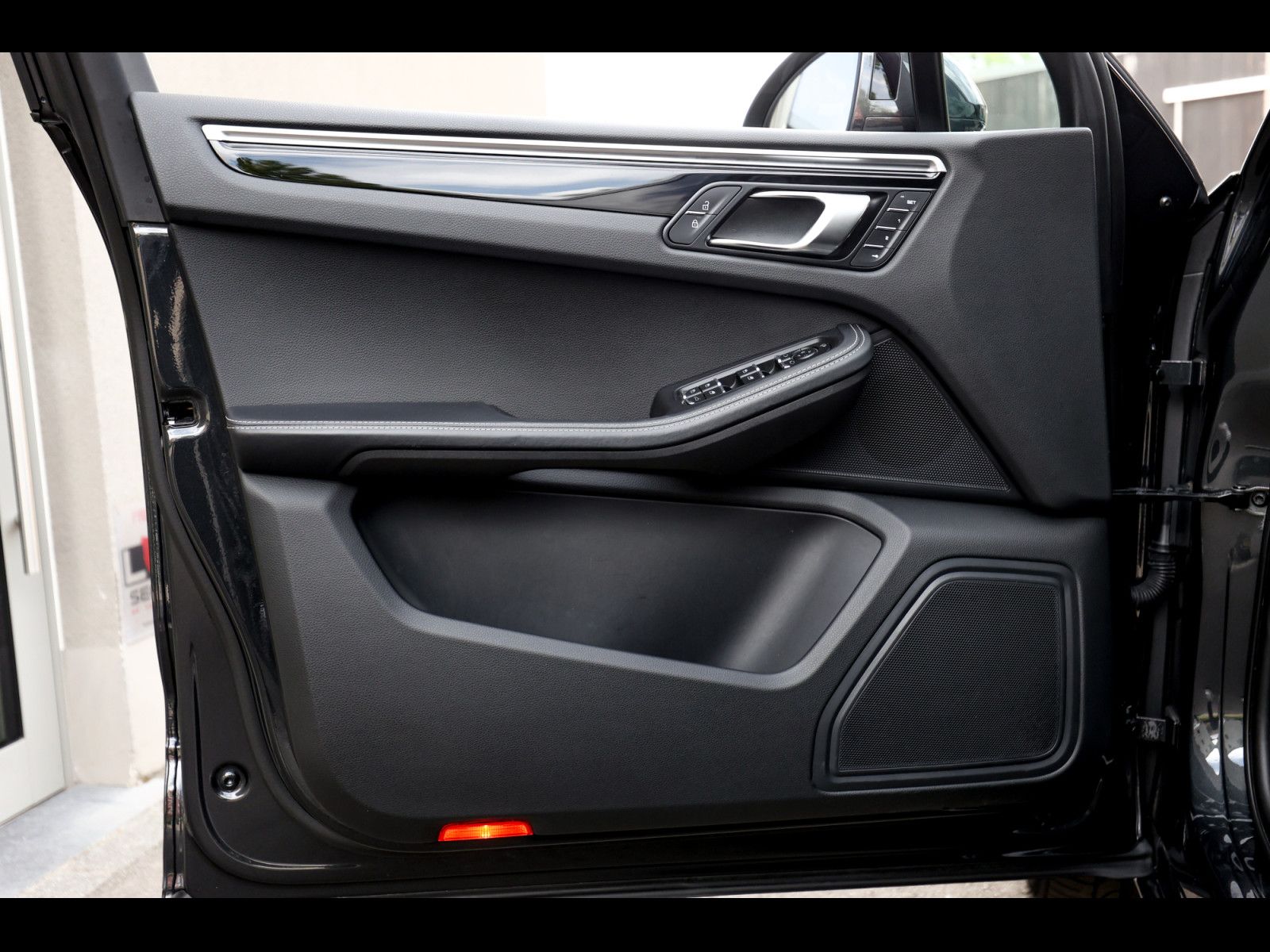 Porsche Macan III S PDK - Samsaru's Car Outlet