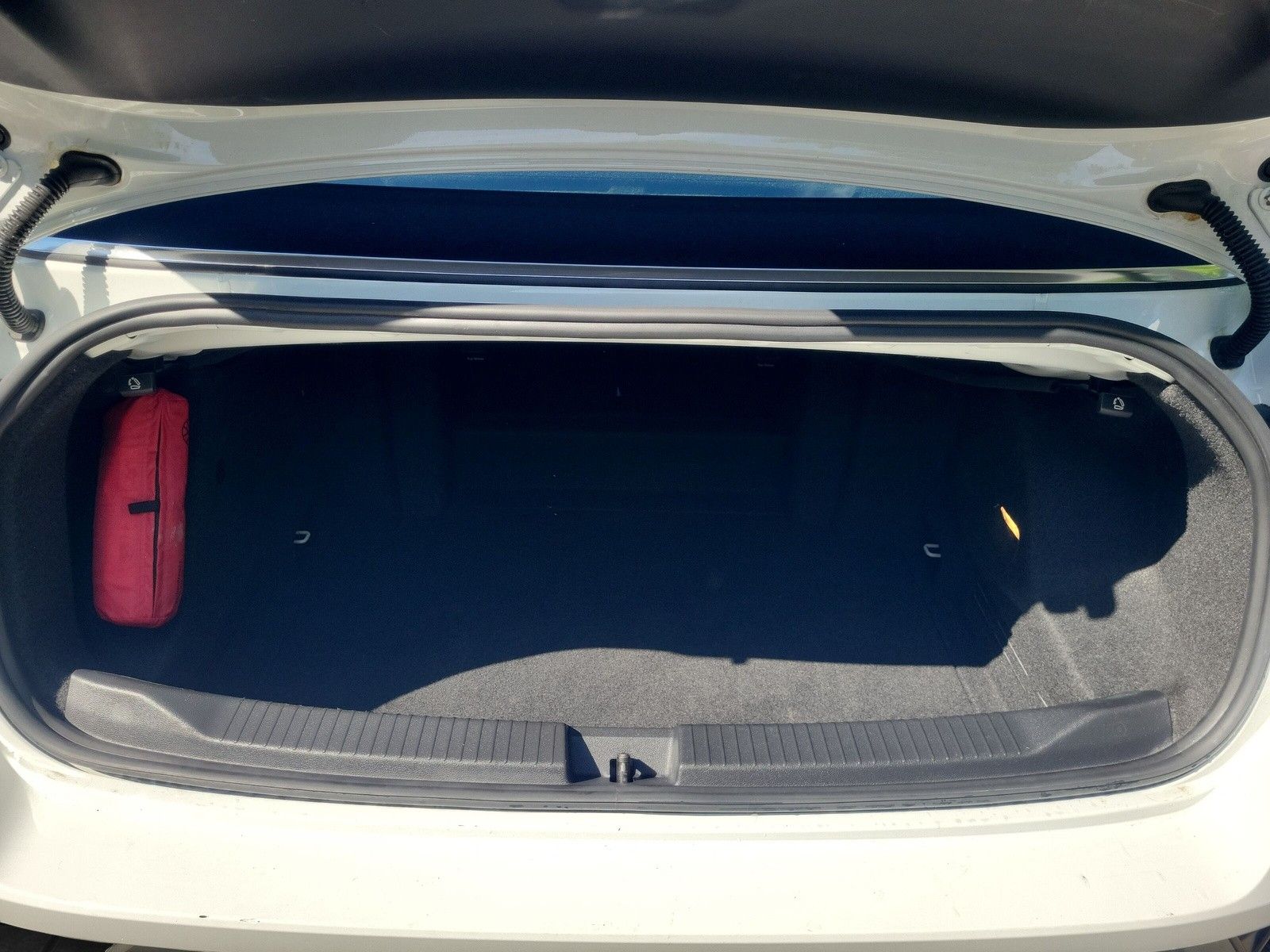 Volkswagen T-Roc 1.5 TSI R-Line - Samsaru's Car Outlet