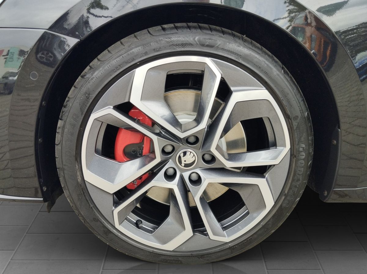 Skoda Octavia Combi 2.0 TSI RS Plus - Samsaru's Car Outlet