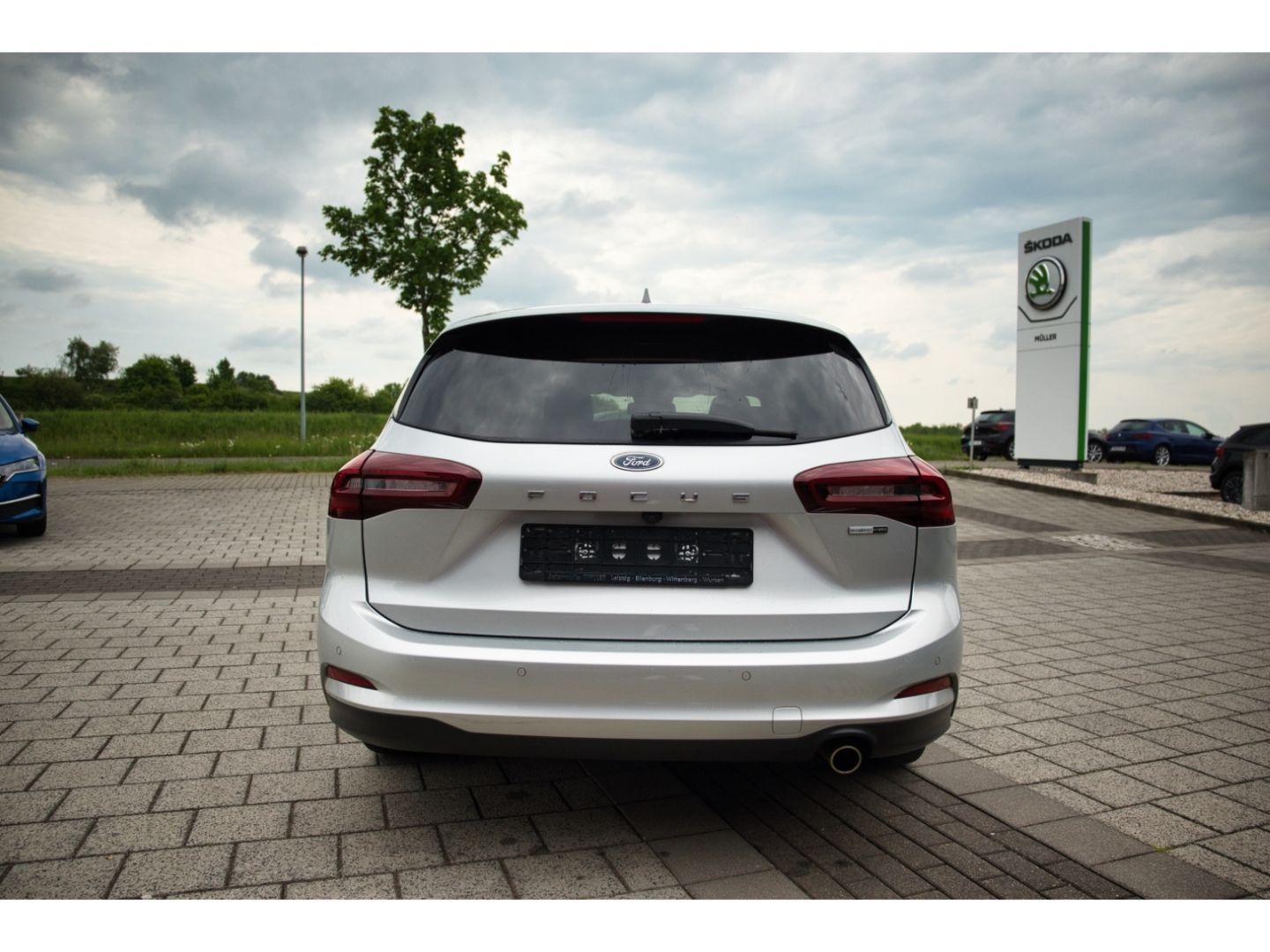 Ford Focus Turnier Titanium X Navi LED ACC Apple CP