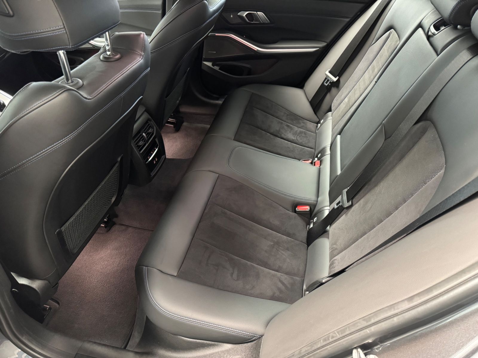 BMW 330 Touring i M Sport - Samsaru's Car Outlet