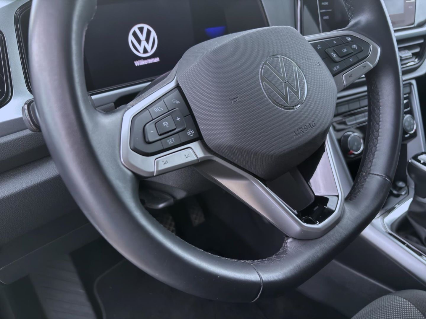 Volkswagen T-Roc 1.5 TSI DSG LIFE - Samsaru's Car Outlet