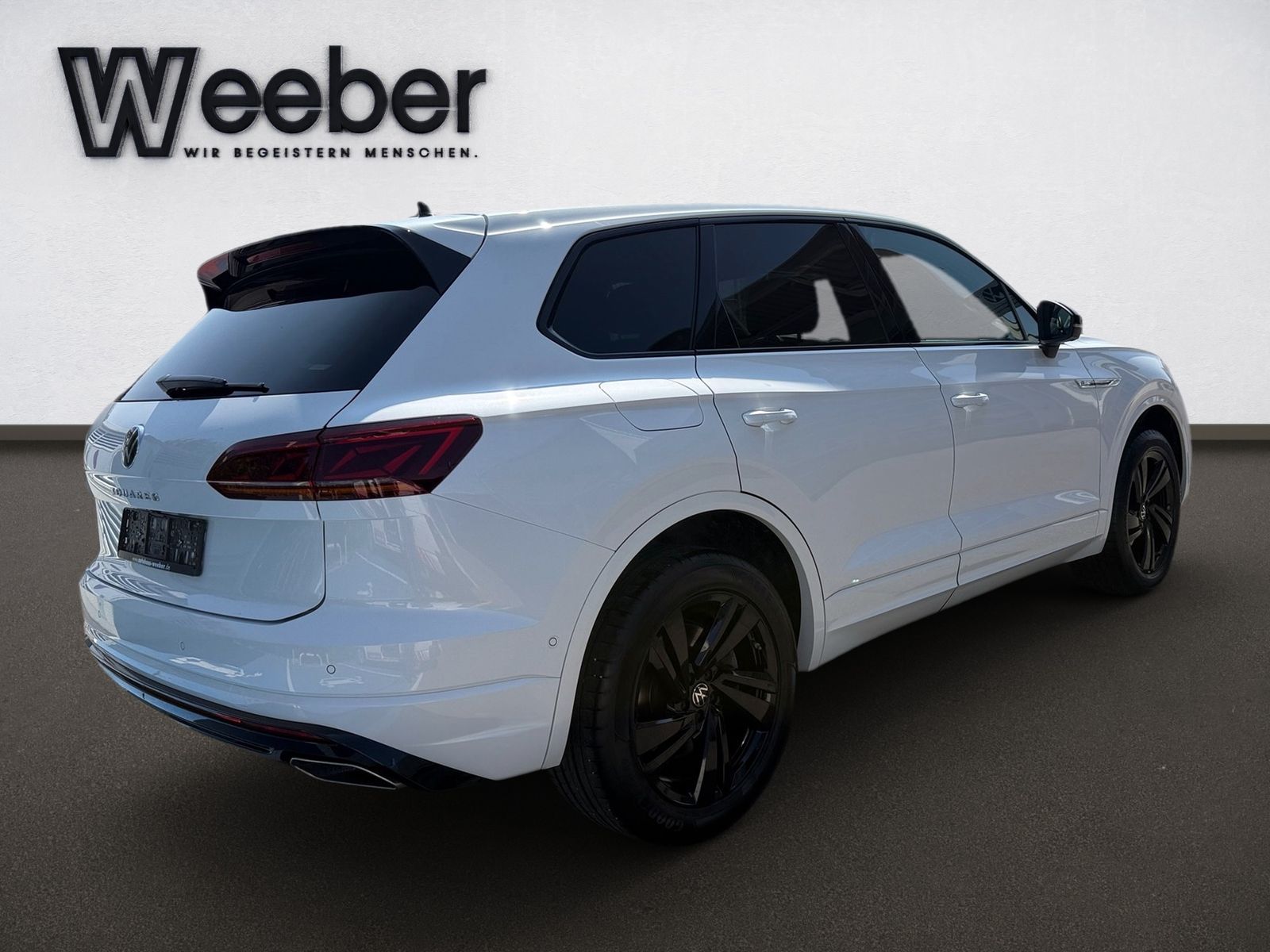 Volkswagen Touareg R-LINE Black Style - Samsaru's Car Outlet