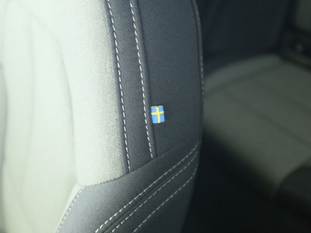 Volvo XC40 T4 Recharge Core Voll-LED AHK Kamera