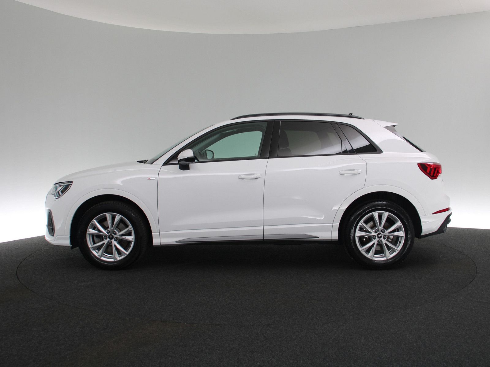 Audi Q3 40 TDI quattro S line - Samsaru's Car Outlet