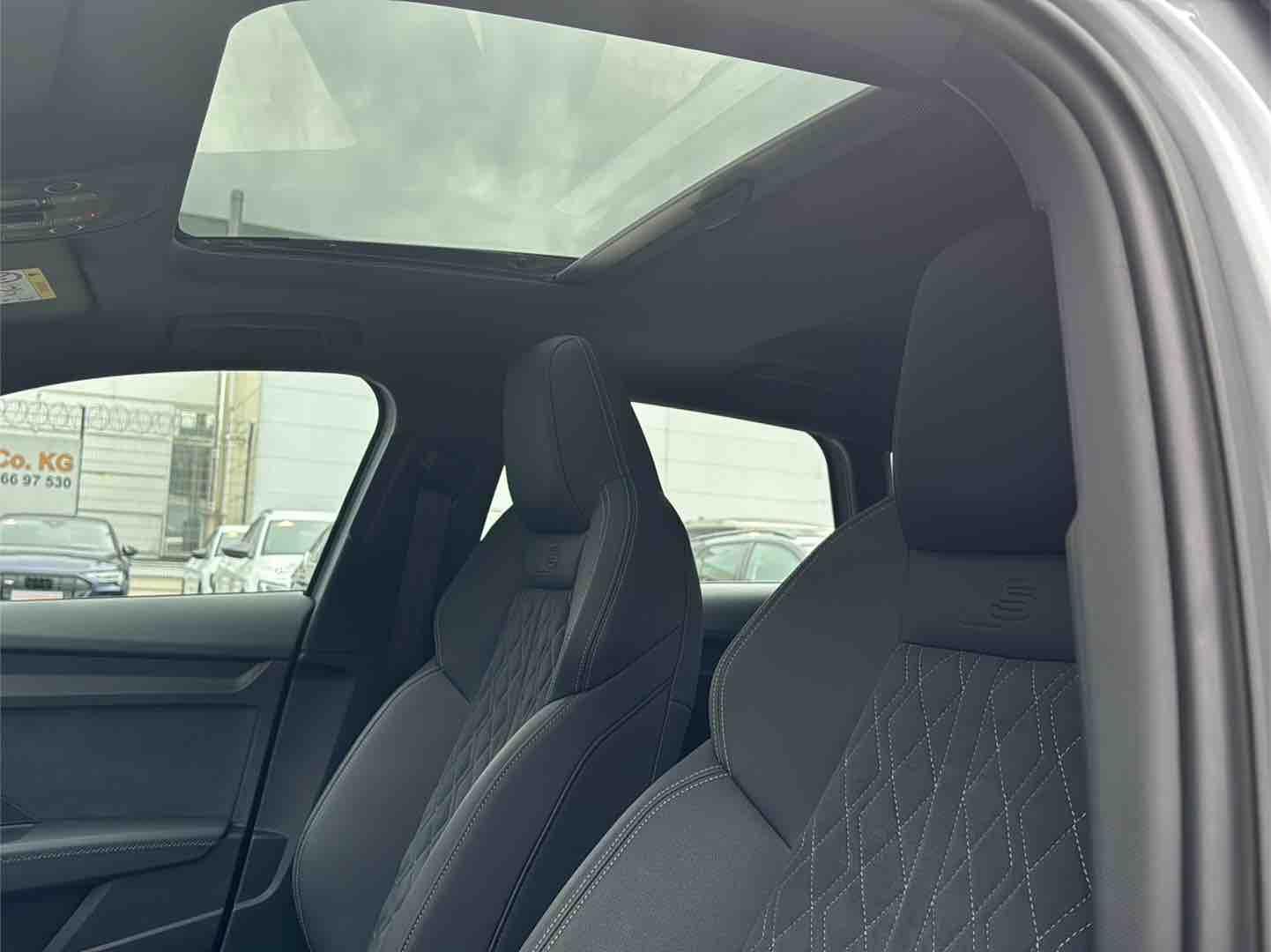 Audi A3 40 TFSIe S line BLACK RAUTE PANO 17Z VC LED