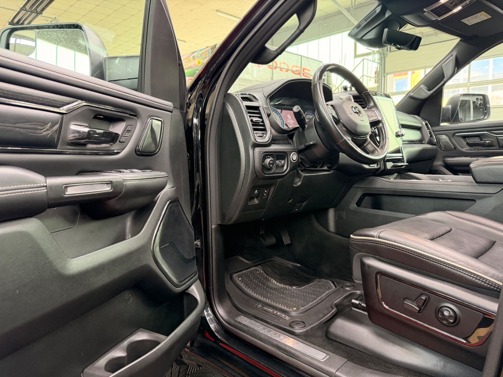 Dodge RAM 1500 5.7 4X4 LIMITED Night LPG Pano Head-Up