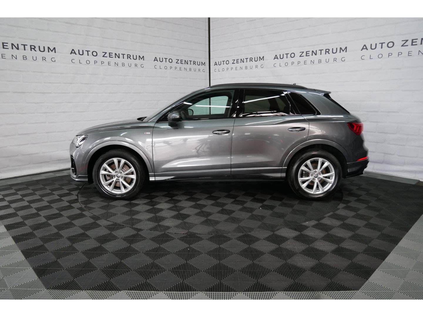 Audi Q3 40 TDI q S line - Samsaru's Car Outlet