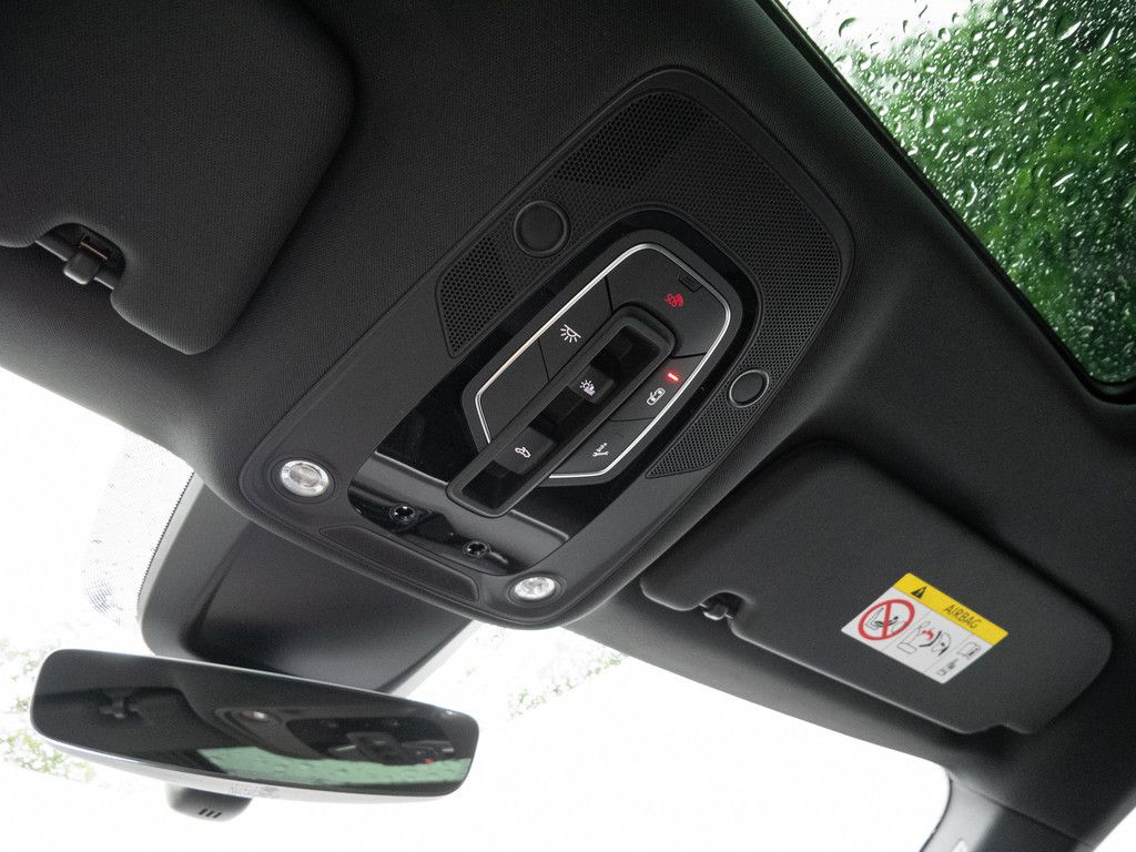Audi Q8 S line 50 e-tron quattro - Samsaru's Car Outlet