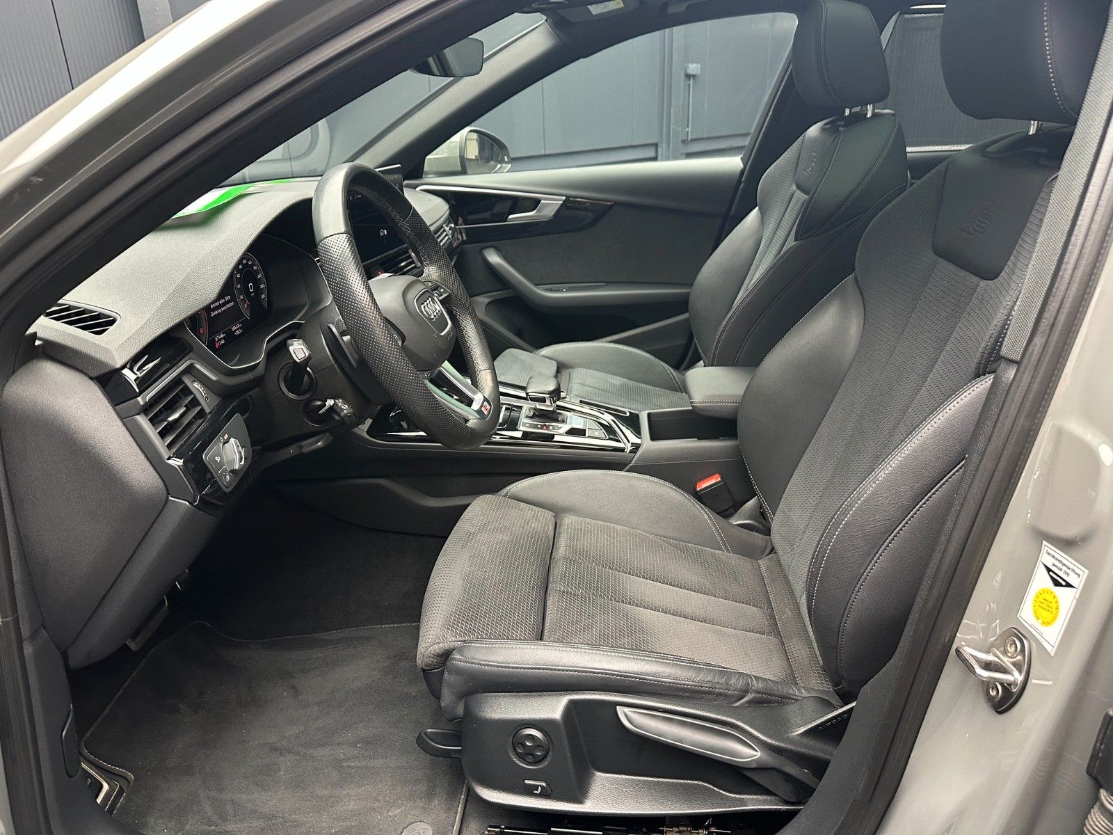 Audi A4 Avant 40 TDI quattro S-Line *PANORAMA*Matrix*
