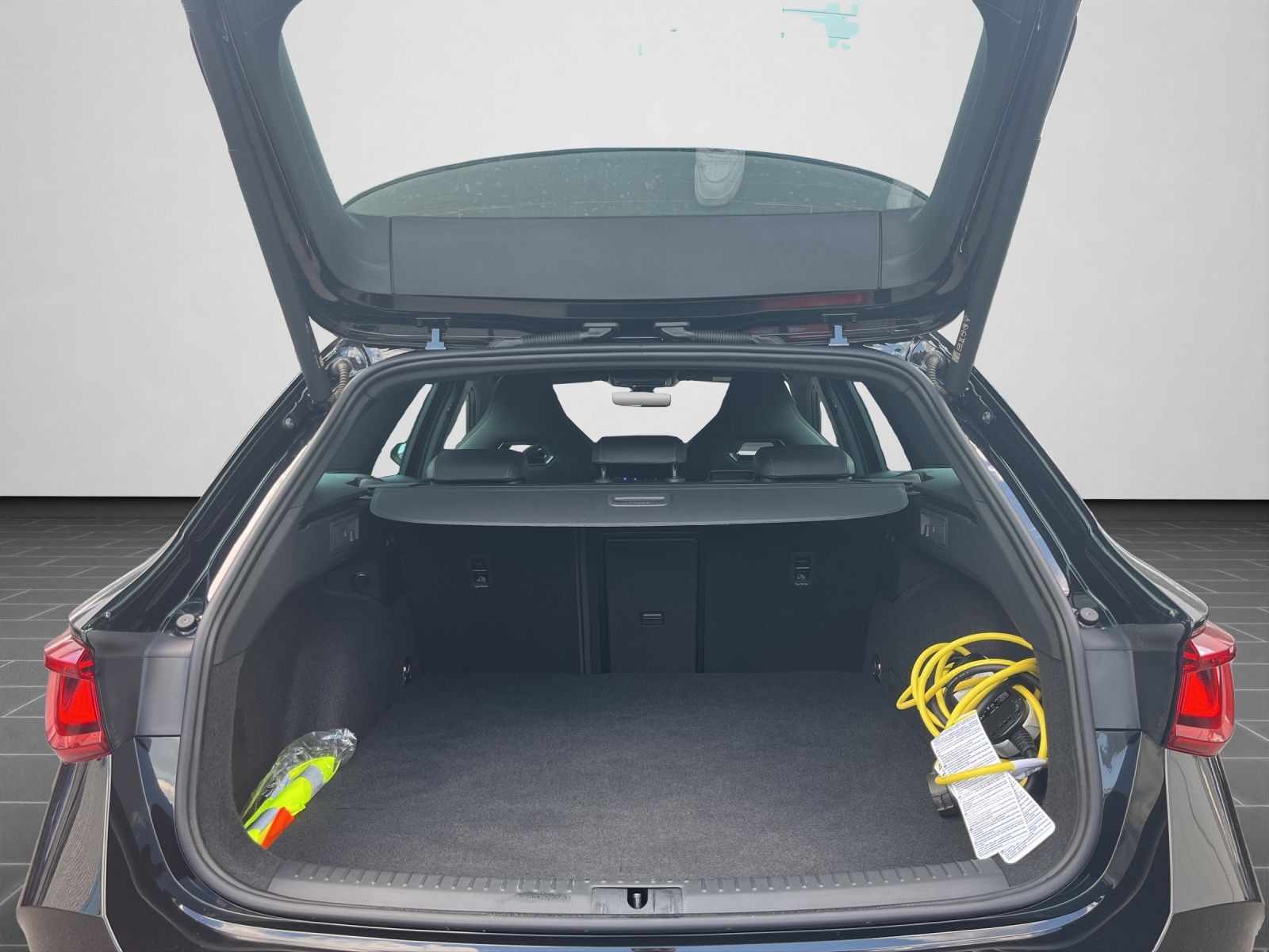 Cupra Leon Sportstourer 1.4 e-hybrid DSG - Samsaru's Car Outlet