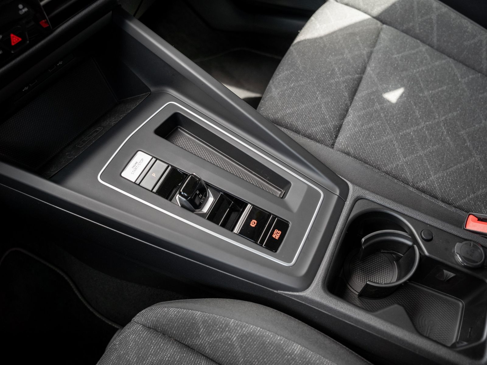 Volkswagen Golf Life 1.5 eTSI DSG - Samsaru's Car Outlet