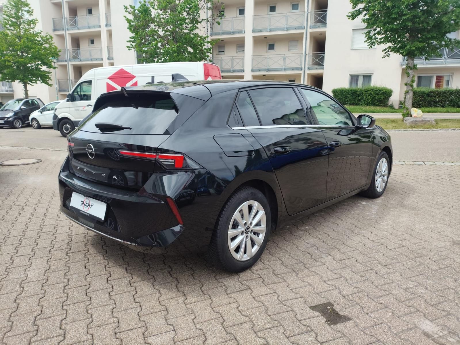 Opel Astra 1.2T Business Elegance - Samsaru's Car Outlet