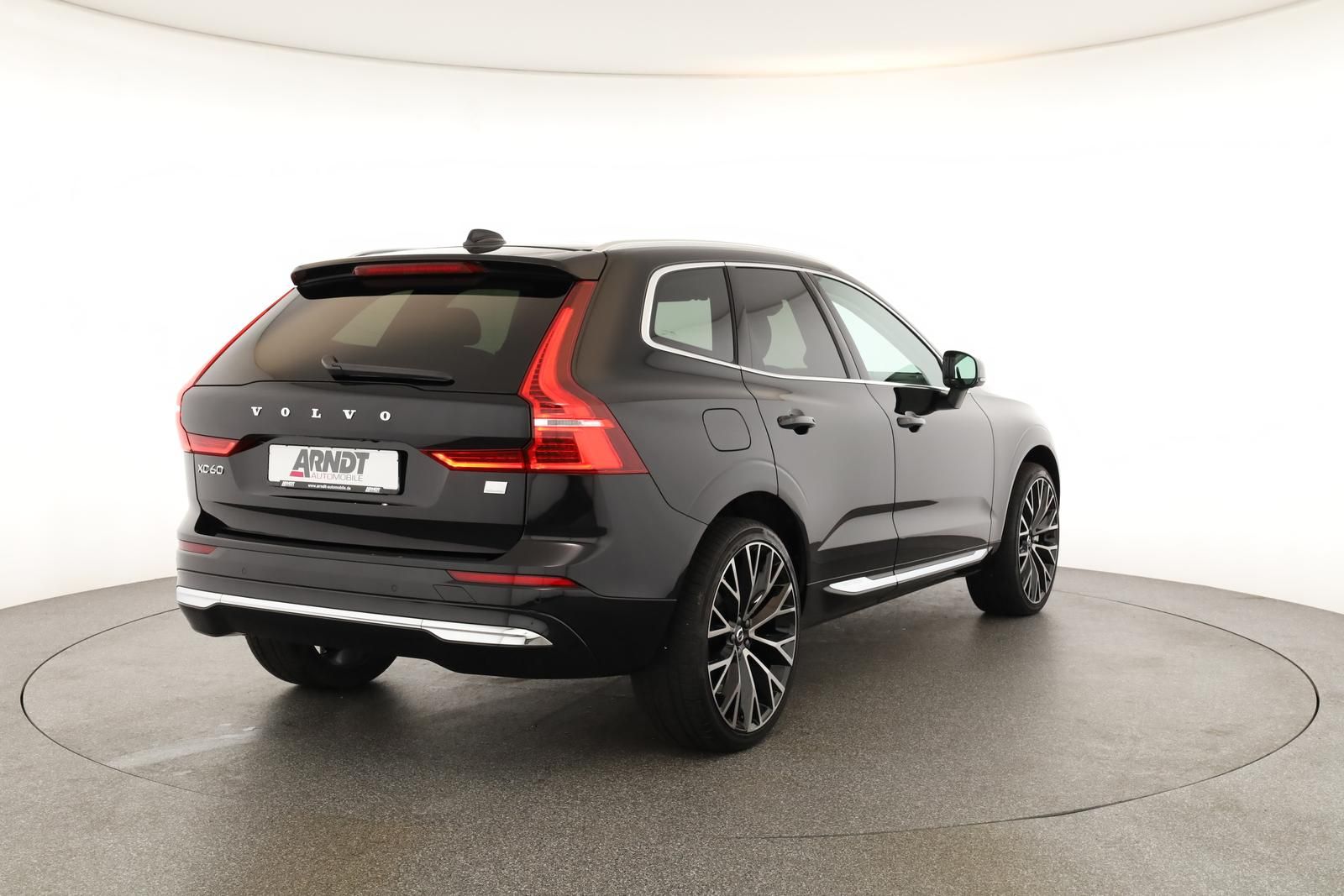 Volvo XC60 Recharge T6 AWD Core Pano Kam STHZ 20" AHK