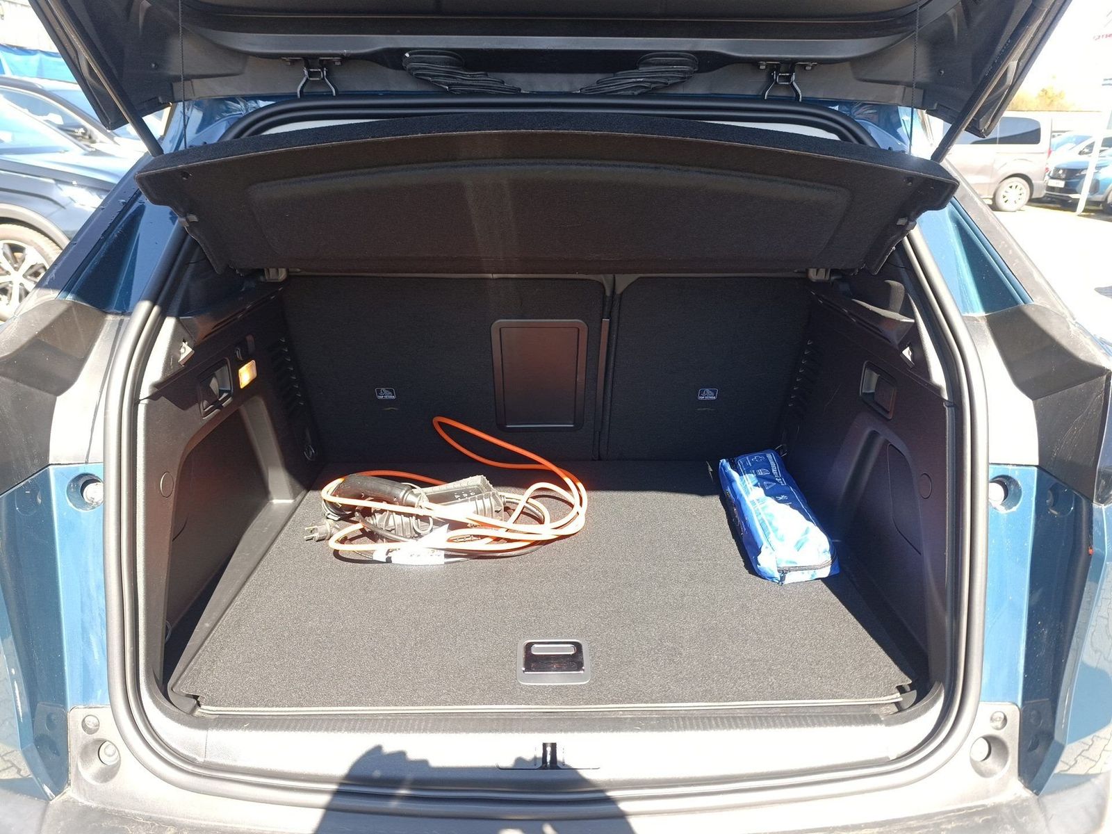 Peugeot 3008 Hybrid 225 (Plug-In) e-EAT8 Allure Navi