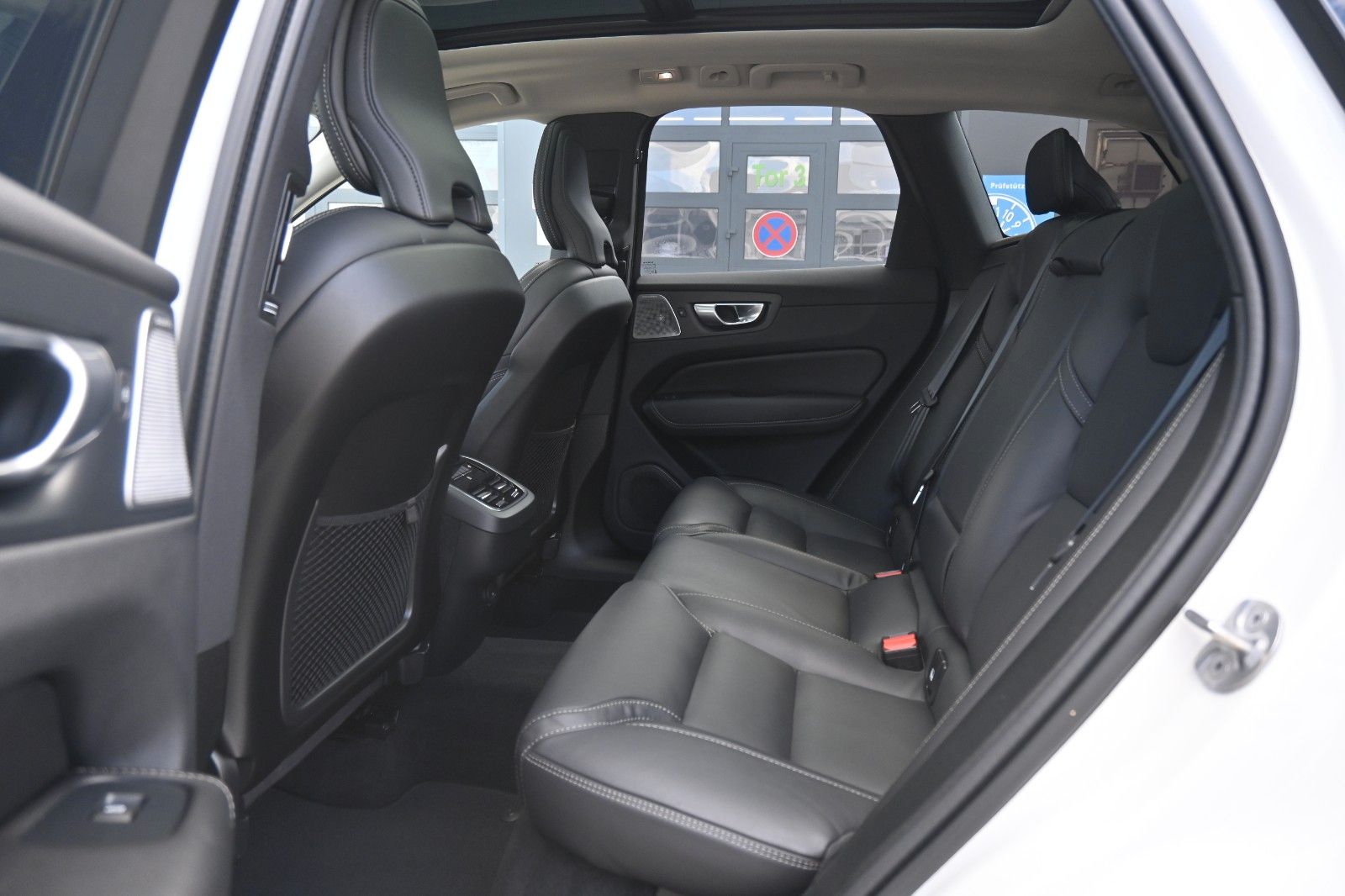 Volvo XC60 B4D AWD Ultimate Dark*LUFT*HUD*B&W*AHK*360°