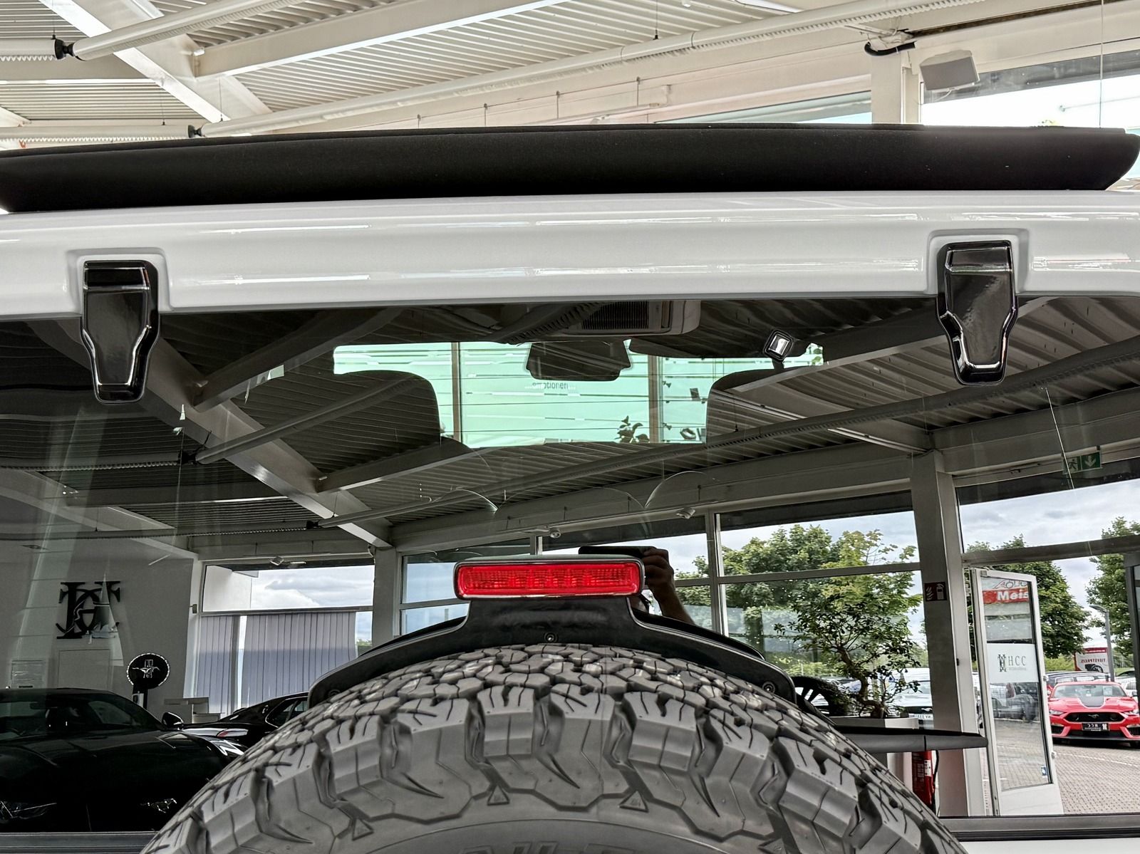 Jeep Wrangler 2.0 Sky One Rubicon Brute Look + Carbon