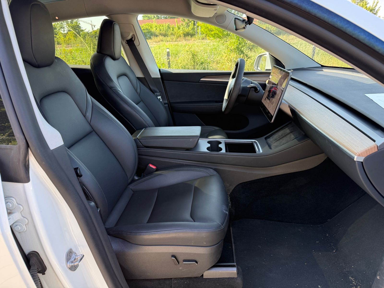 Tesla Model Y Long Range Dual AWD 8-fach bereift HW3