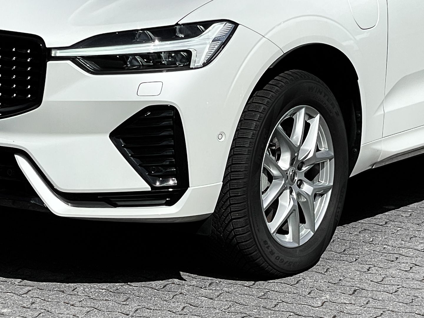 Volvo XC60 Plus Dark Recharge Plug-In Hybrid AWD T8 Tw